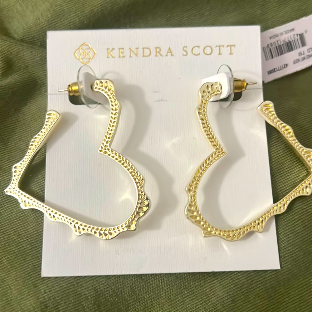 Kendra Scott heart earrings
